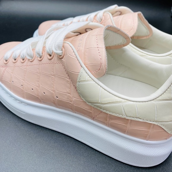 Alexander McQueen Women’s Oversized Leather Sneakers Size 9 AUTHENTIC - Picture 6 of 9